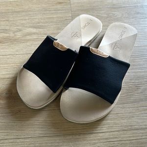 Toms slides